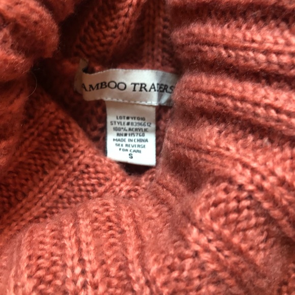 Cute sweater - Picture 2 of 2